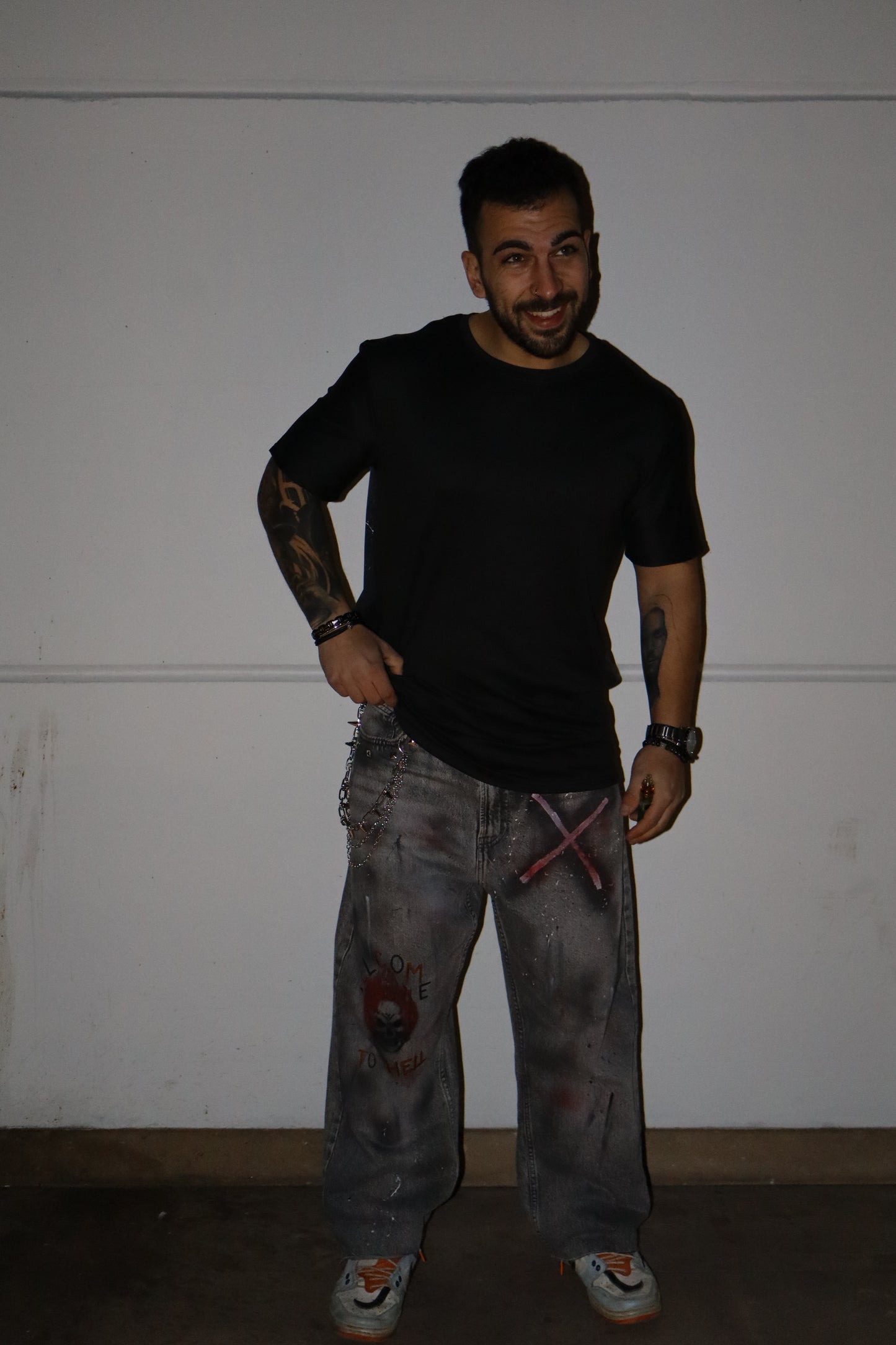 A) custom sui TUOI jeans