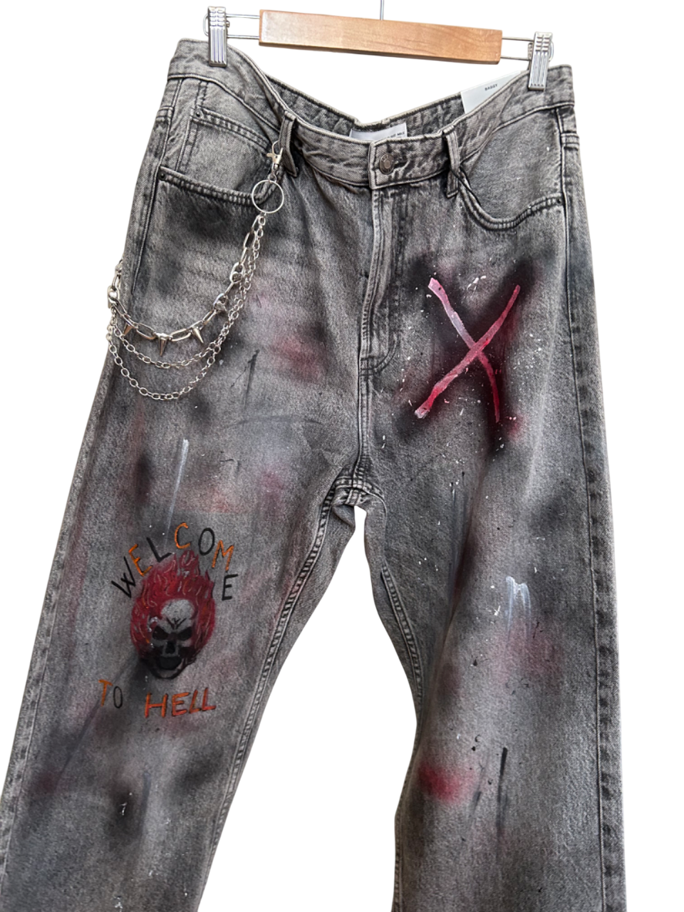 A) custom sui TUOI jeans
