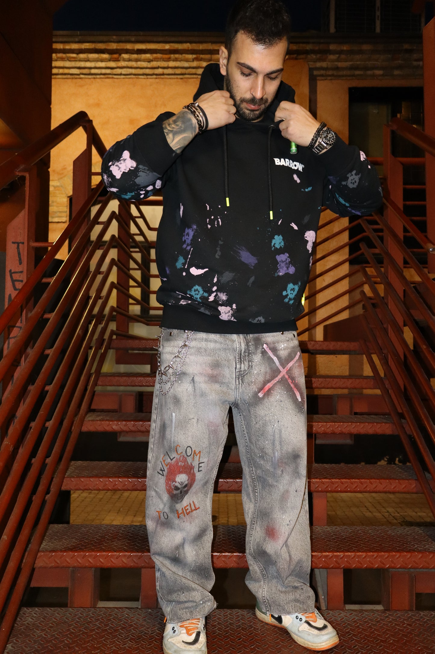 A) custom sui TUOI jeans