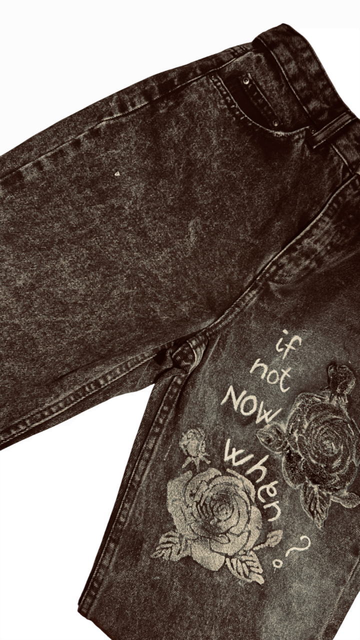 A) custom sui TUOI jeans