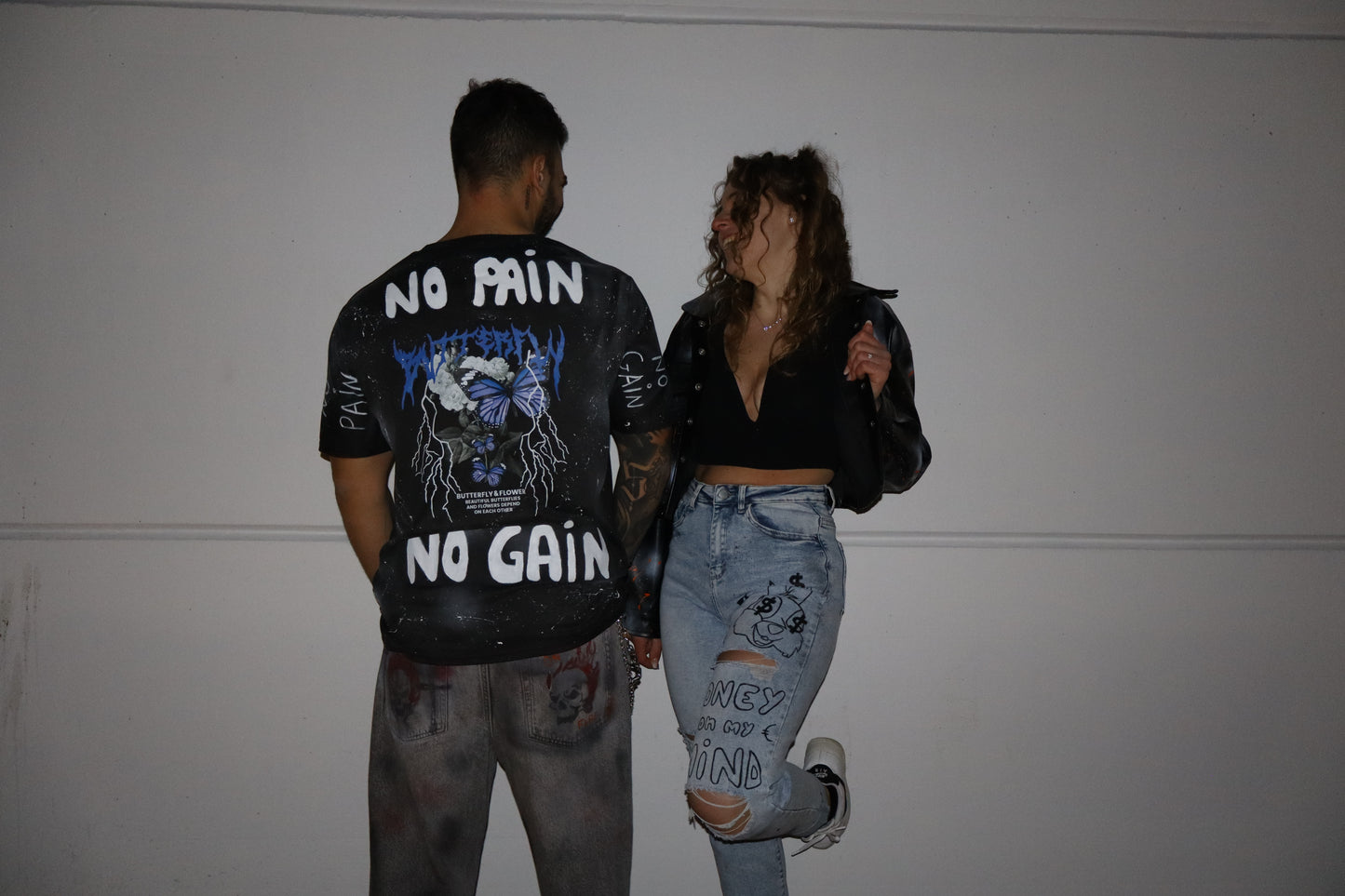 A) custom sui TUOI jeans