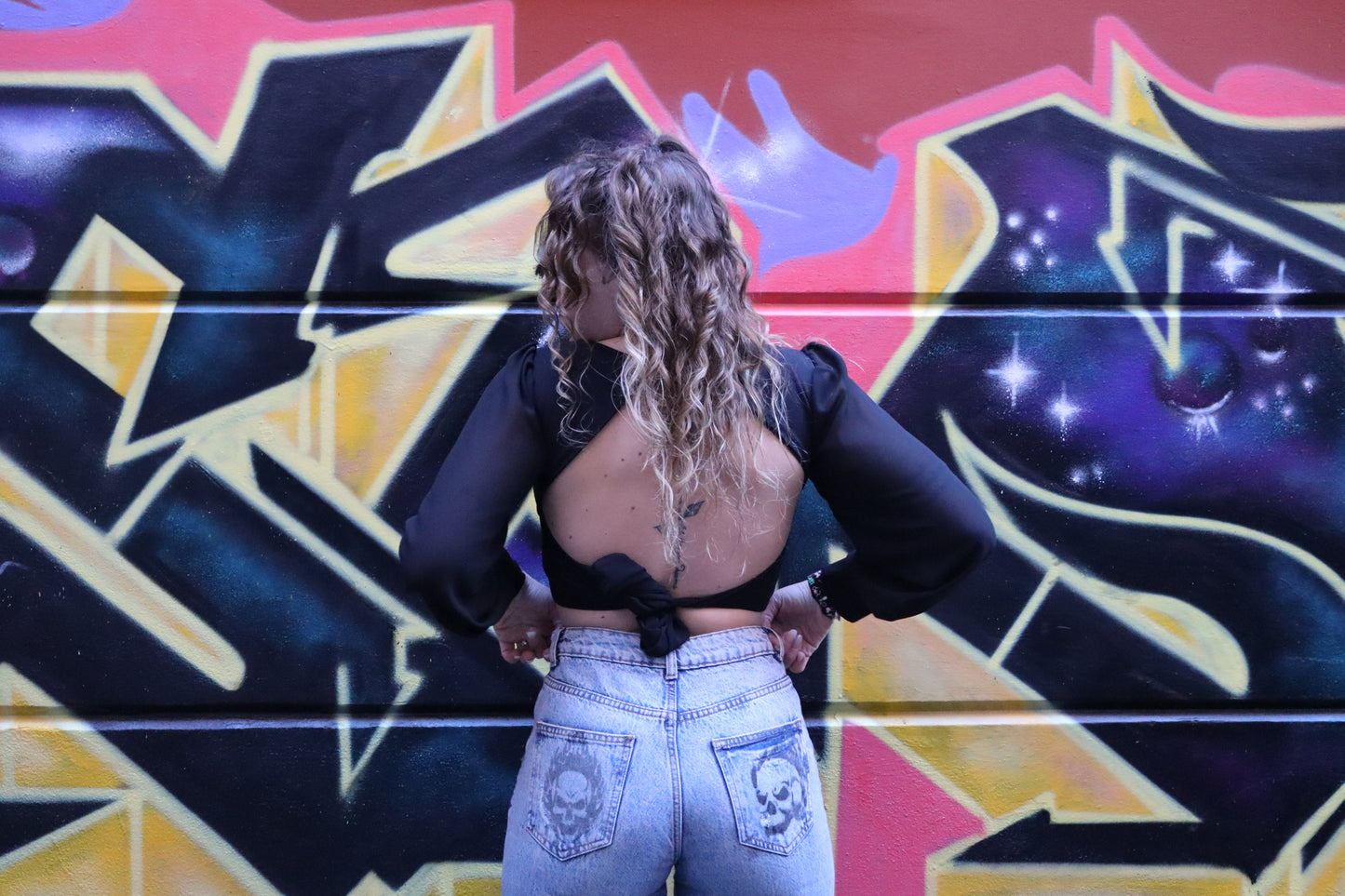 A) custom sui TUOI jeans