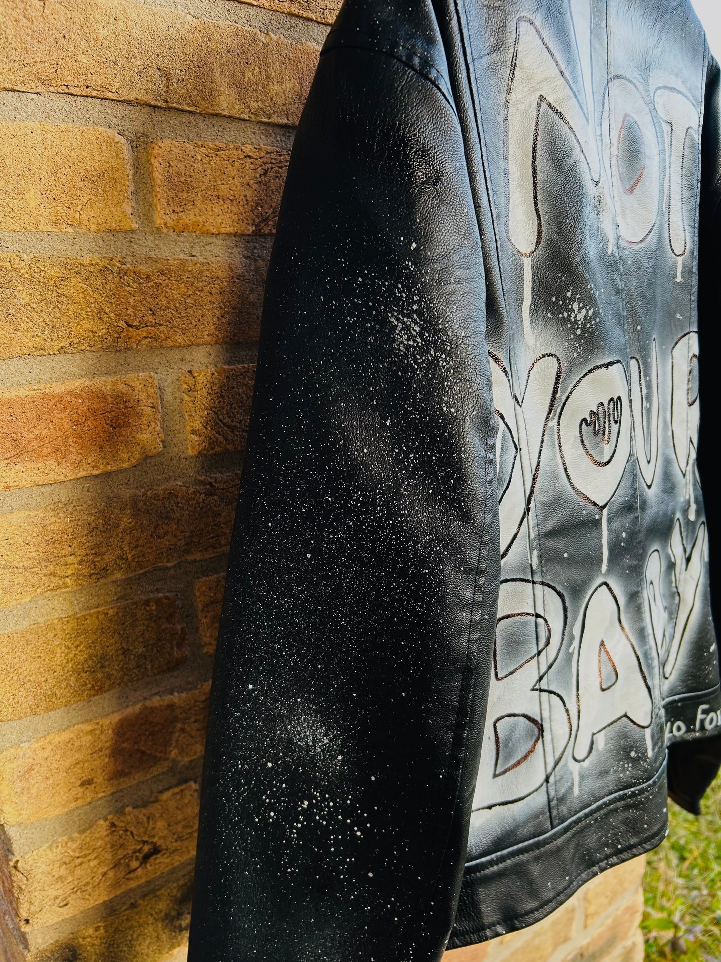 Giacca in pelle NOT YOUR BABY con borchie