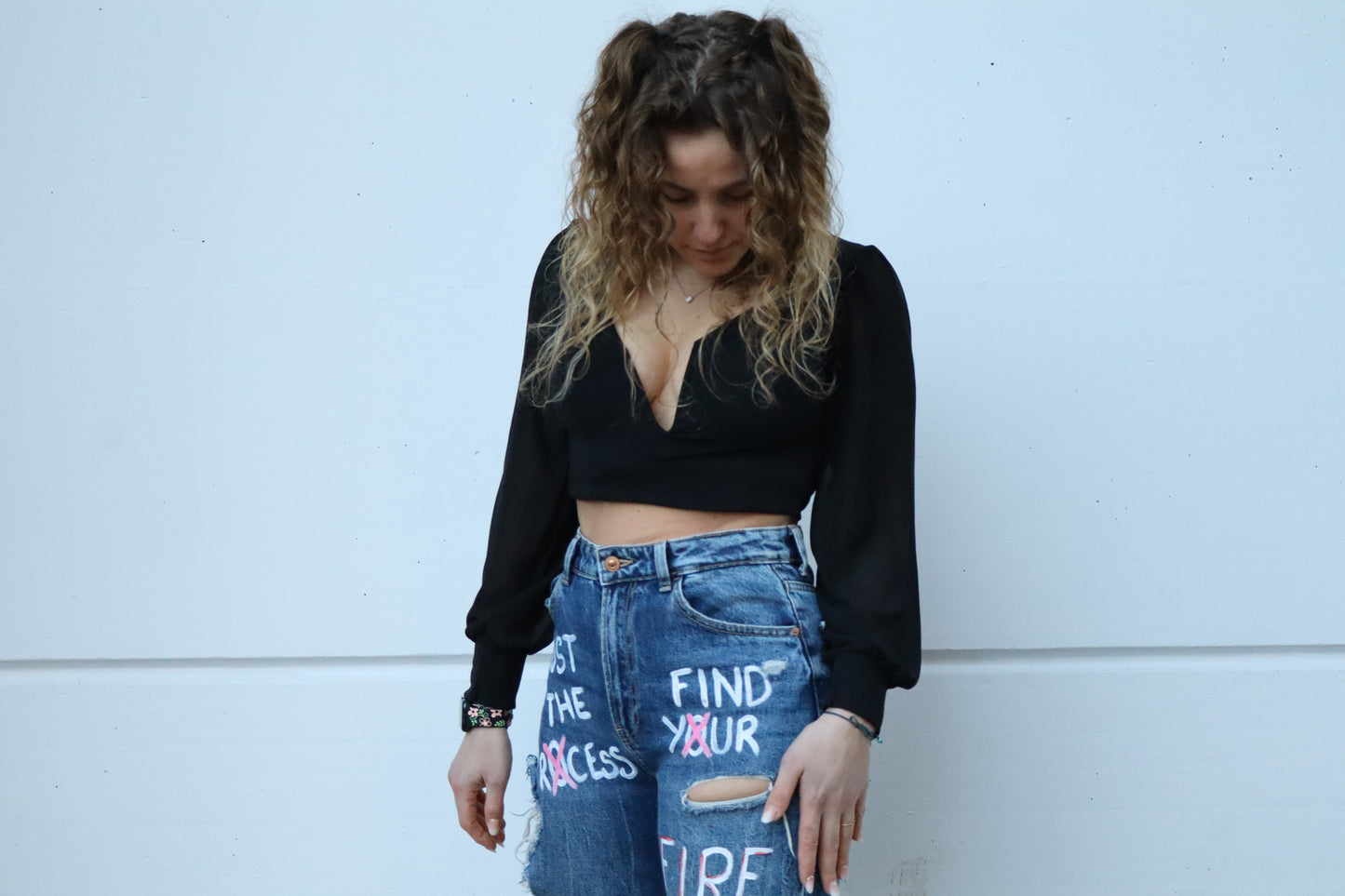 A) custom sui TUOI jeans