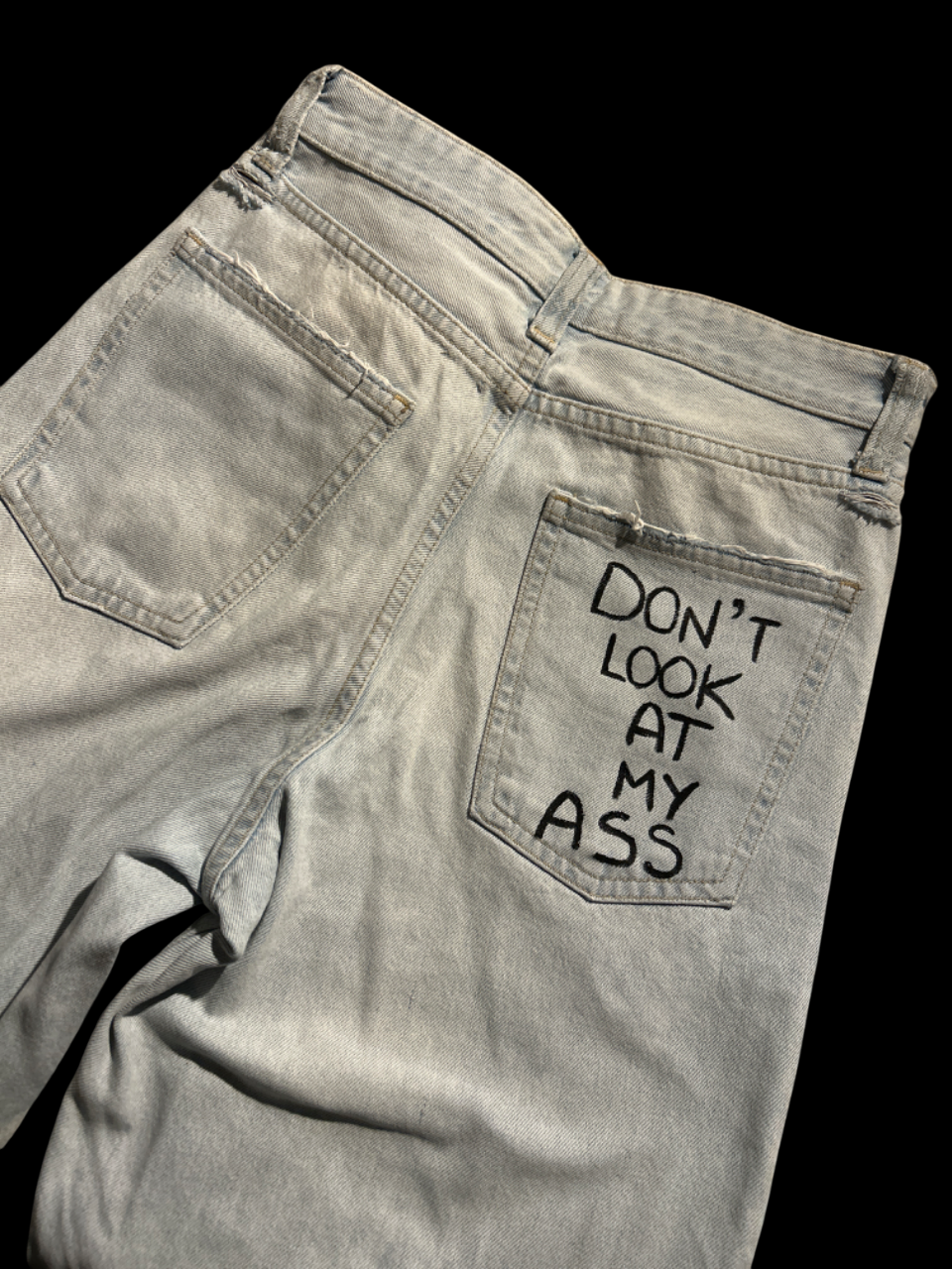 A) custom sui TUOI jeans