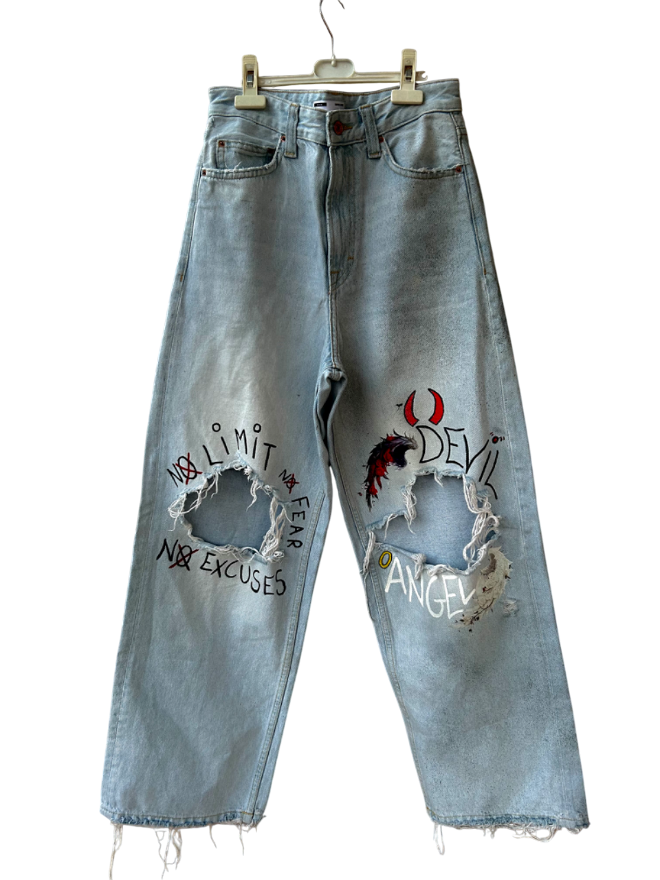 A) custom sui TUOI jeans