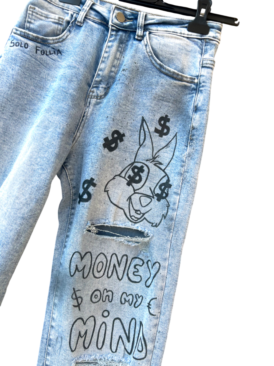 A) custom sui TUOI jeans