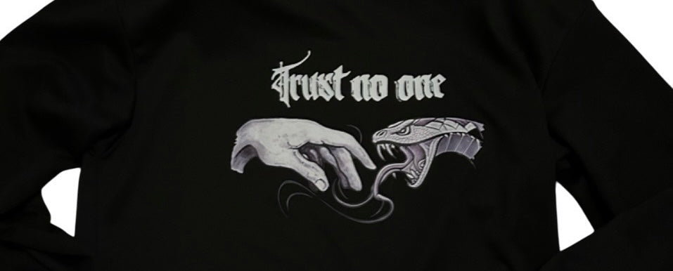 Felpa termoadesiva TRUST NO ONE 🐍