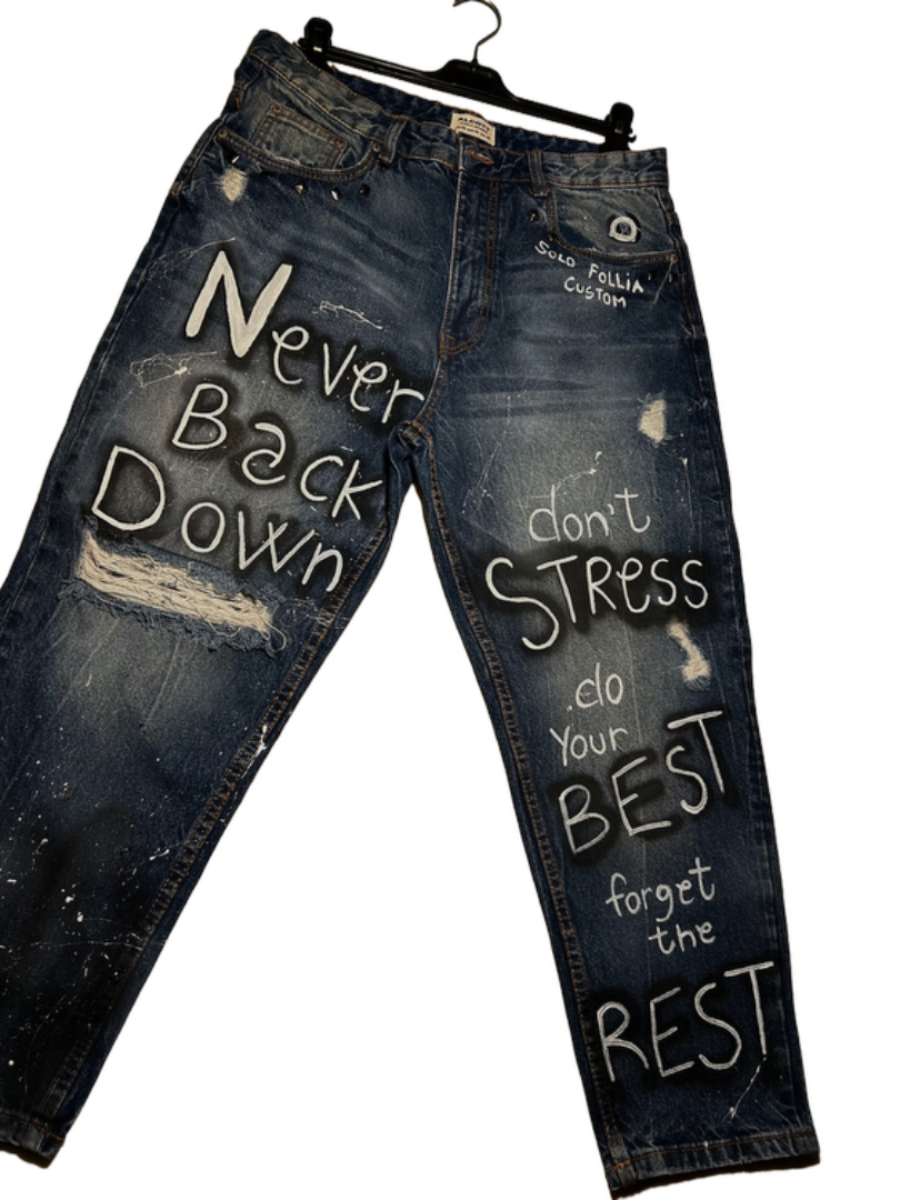 A) custom sui TUOI jeans