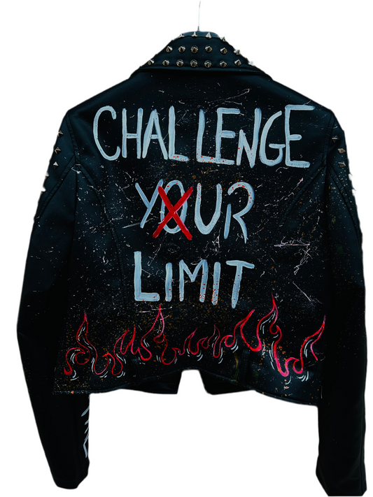 CHALLENGE YOUR LIMIT in pelle