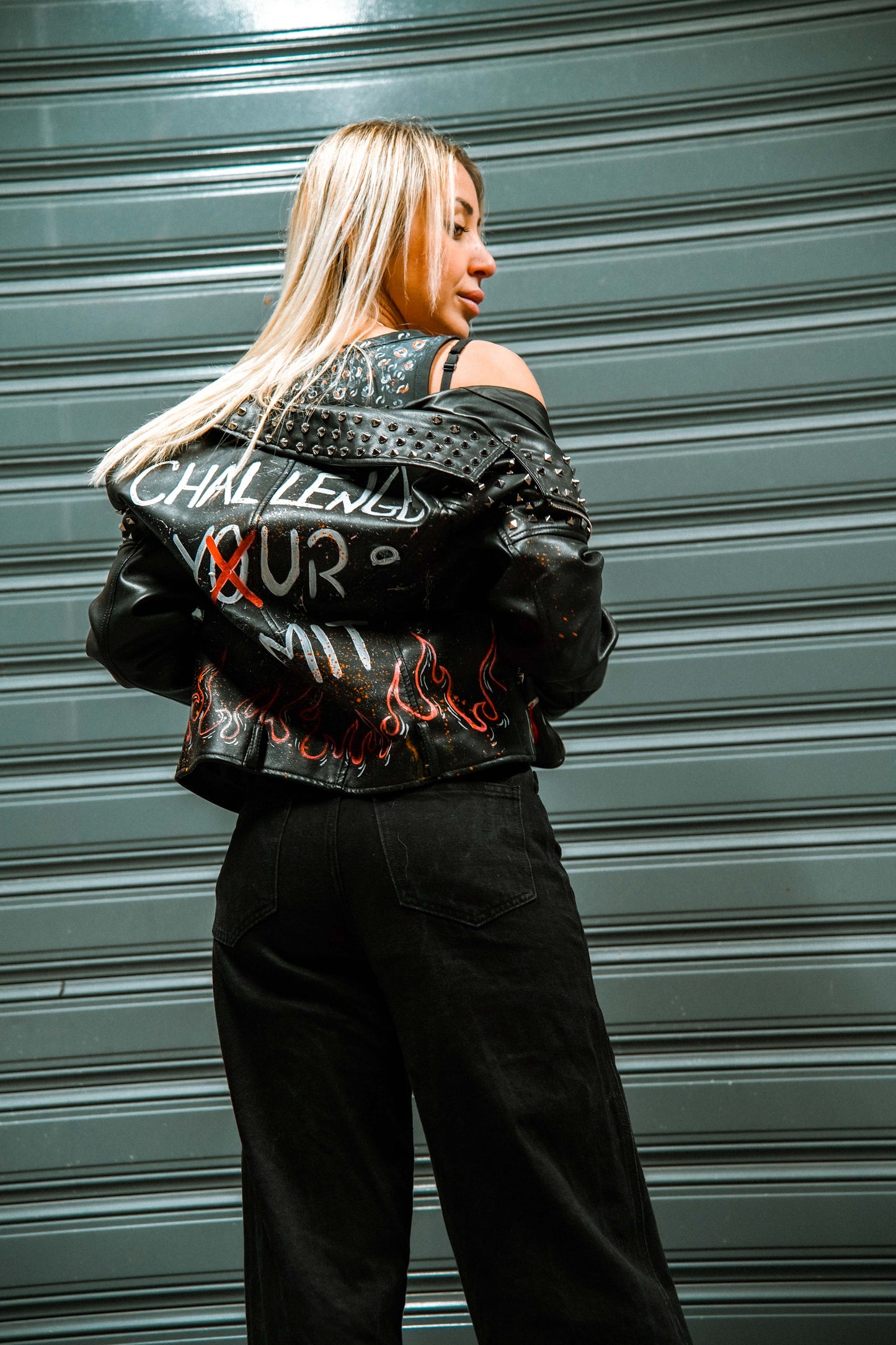 CHALLENGE YOUR LIMIT in pelle